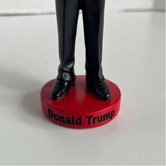 NIB - Donald Trump Bobblehead, 45th President of the United States. - Picture 7 of 15